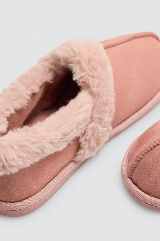 Chinelos Femininos Com Detalhes em Pele de Camelo