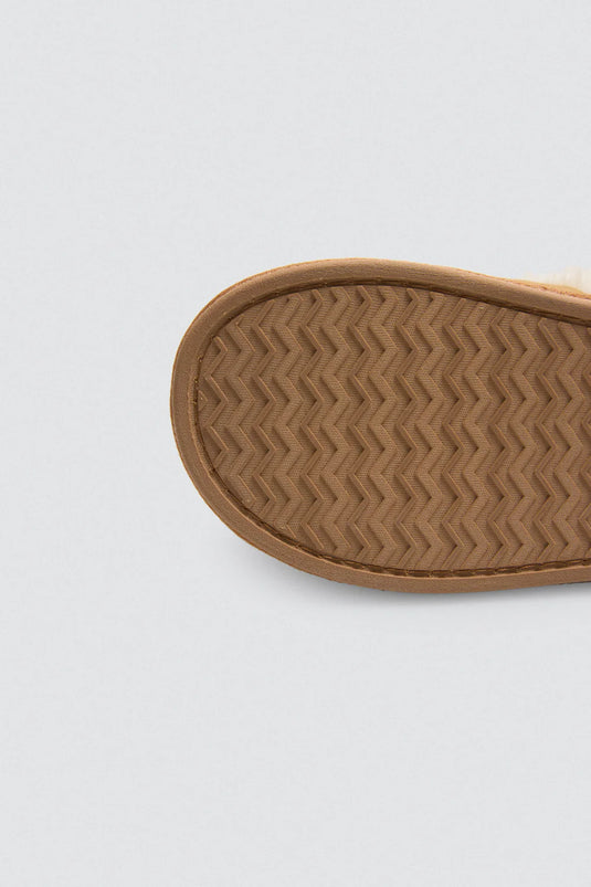 Chinelos Femininos Com Detalhes em Pele de Camelo