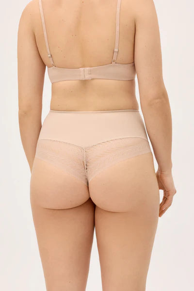 Tanga Redutora em Renda com Compressão Média