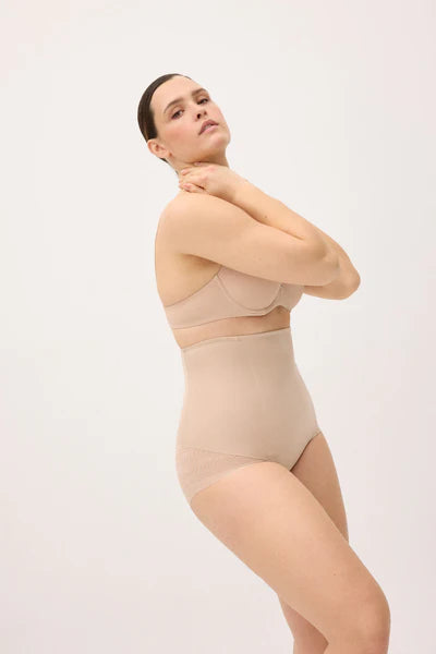 Cueca Alta Redutora com Renda Ysabel Mora, Compressão Média