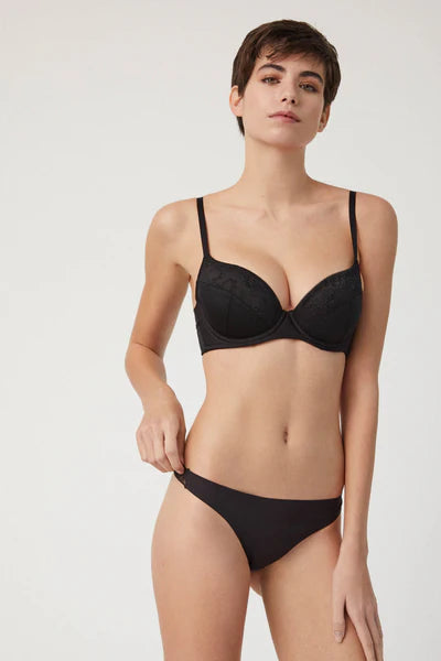 Ysabel Mora lace thong